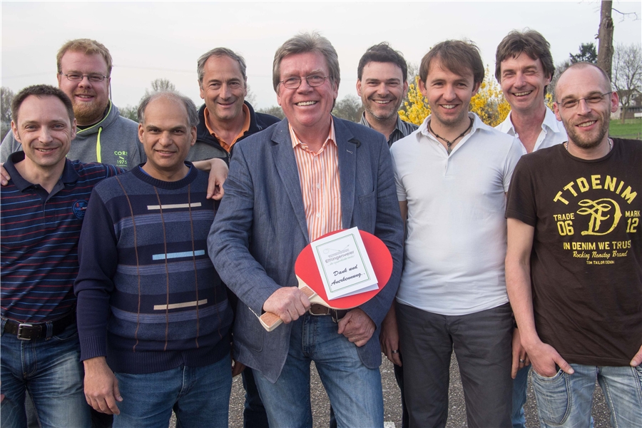 Die neue Vorstandschaft mit dem scheidenden langjährigen Vorstandsmitglied Heinz Peters